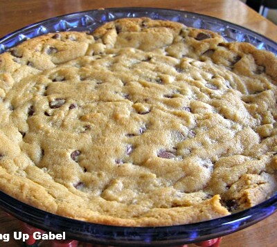 Chocolate Chip Peanut Butter Cookie Pie - Growing Up Gabel @thegabels #recipe
