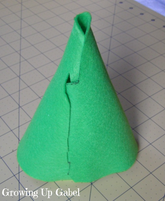 How to Make a Party Hat - Growing Up Gabel