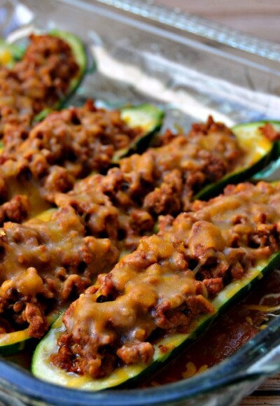 Taco baked zucchini recipe is stuffed with a ground turkey taco meat and topped with cheese. Perfect for an easy weeknight dinner! |GrowingUpGabel.com