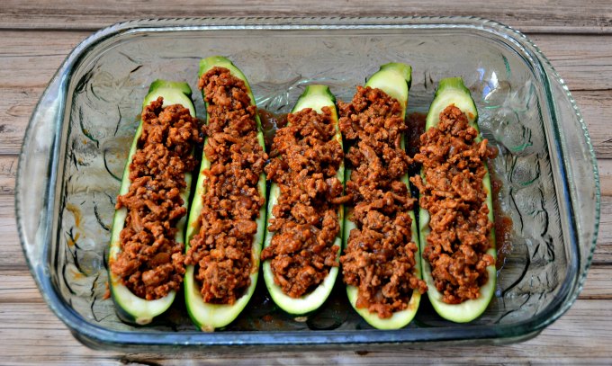 Taco baked zucchini recipe is stuffed with a ground turkey taco meat and topped with cheese. Perfect for an easy weeknight dinner! |GrowingUpGabel.com