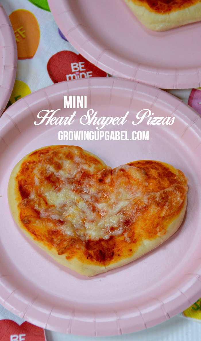 Looking for a fun Valentine's Day recipe to make with the kids? Check out these easy mini heart shape pizzas made with cookie cutters! 