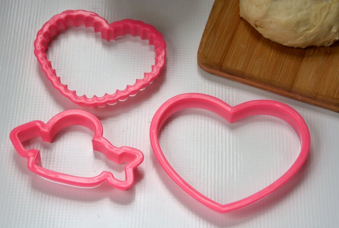 heart-shape-cookie-cutters-for-heart-pizzas