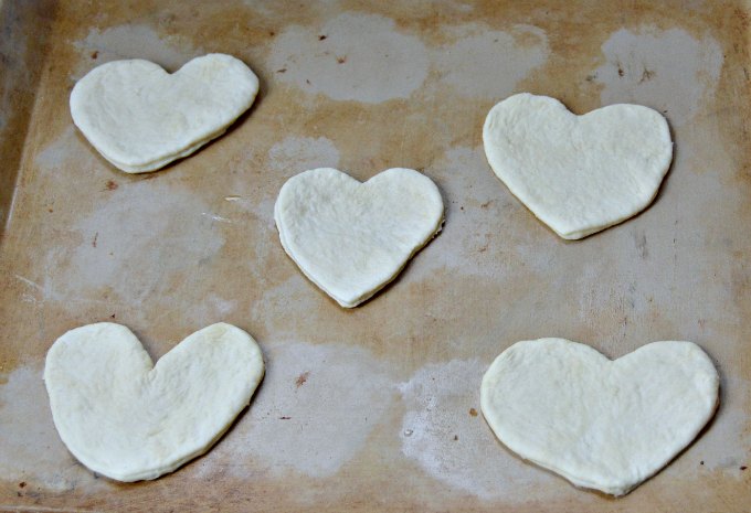 heart-shape-homemade-pizza-dough