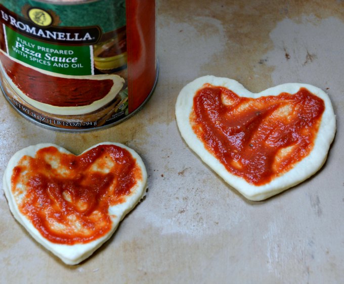 heart-shaped-pizzas-with-sauce