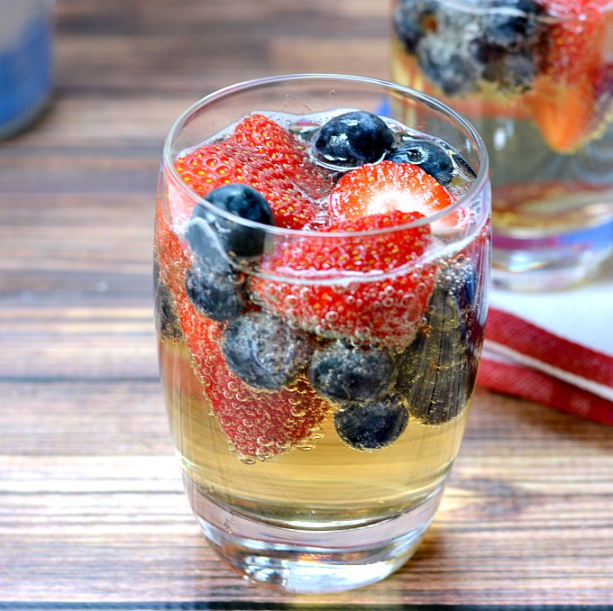 close up of sparkling juice with berries in it