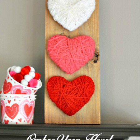 Miss the Christmas decorations? Make this easy heart wood pallet craft! Yarn, cardboard and a wood pallet are all you need to make this easy craft. It's great to make with kids, too!