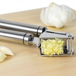 Time Saving Kitchen Gadgets : Garlic Press |growingupgabel.com