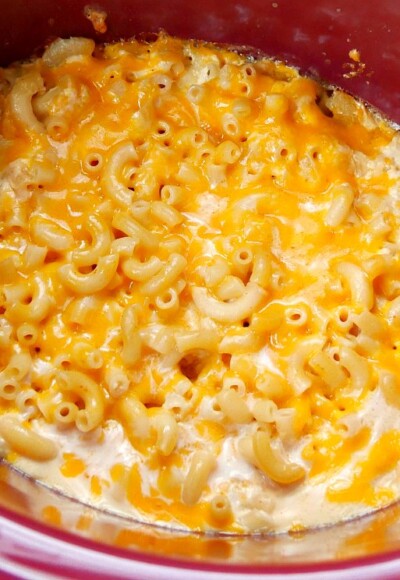 Easy crock pot mac and cheese with uncooked noodles
