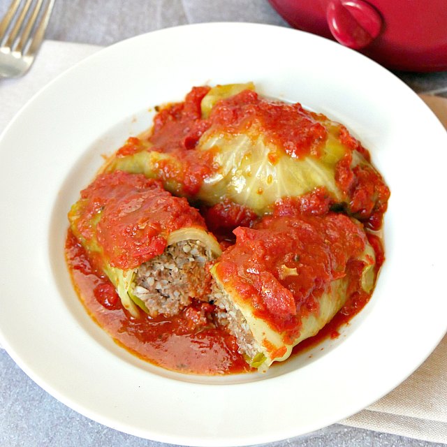 Slow Cooker Cabbage Rolls In Tomato Sauce | Easy Ground Beef Recipes You'll Crave | healthy ground beef casserole recipes