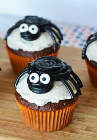 Use store bought or homemade cupcakes to make these spooky Halloween spider cupcakes!