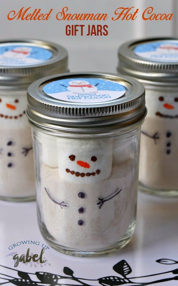 Melted snowman hot chocolate make fun homemade gifts in a jar! Top hot chocolate with a snowman marshmallow and cute printable labels.