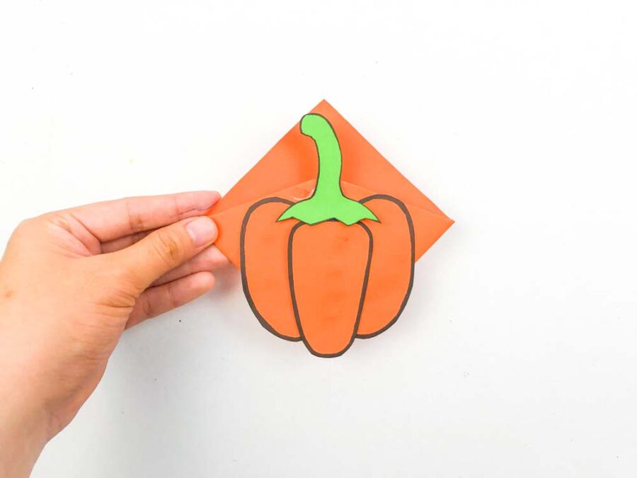 https://growingupgabel.com/wp-content/uploads/2023/05/Origami-Pumpkin-Corner-bookmarks-7-35-16-PM-900x675.jpg
